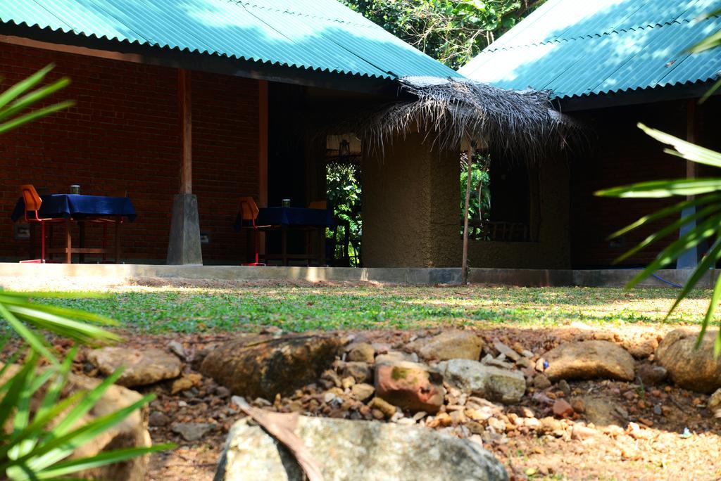 Jungle Beach Hostel Unawatuna Exterior foto
