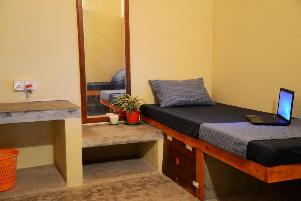 Jungle Beach Hostel Unawatuna Quarto foto
