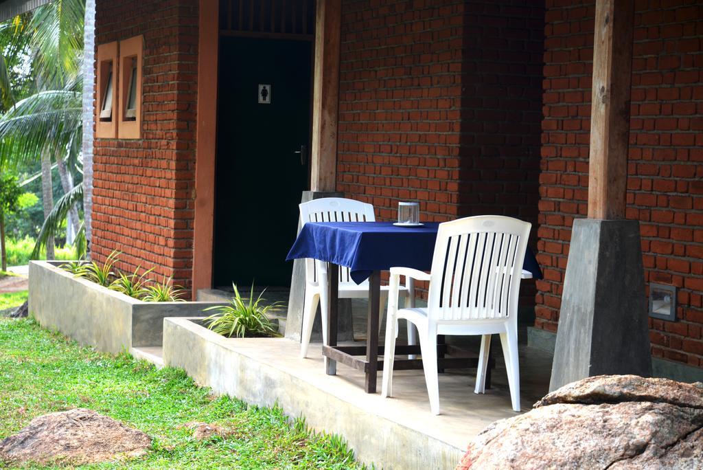 Jungle Beach Hostel Unawatuna Exterior foto